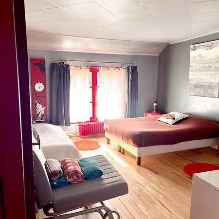 Maison Charmante A Avec Jardin Cloture Nyaraló *